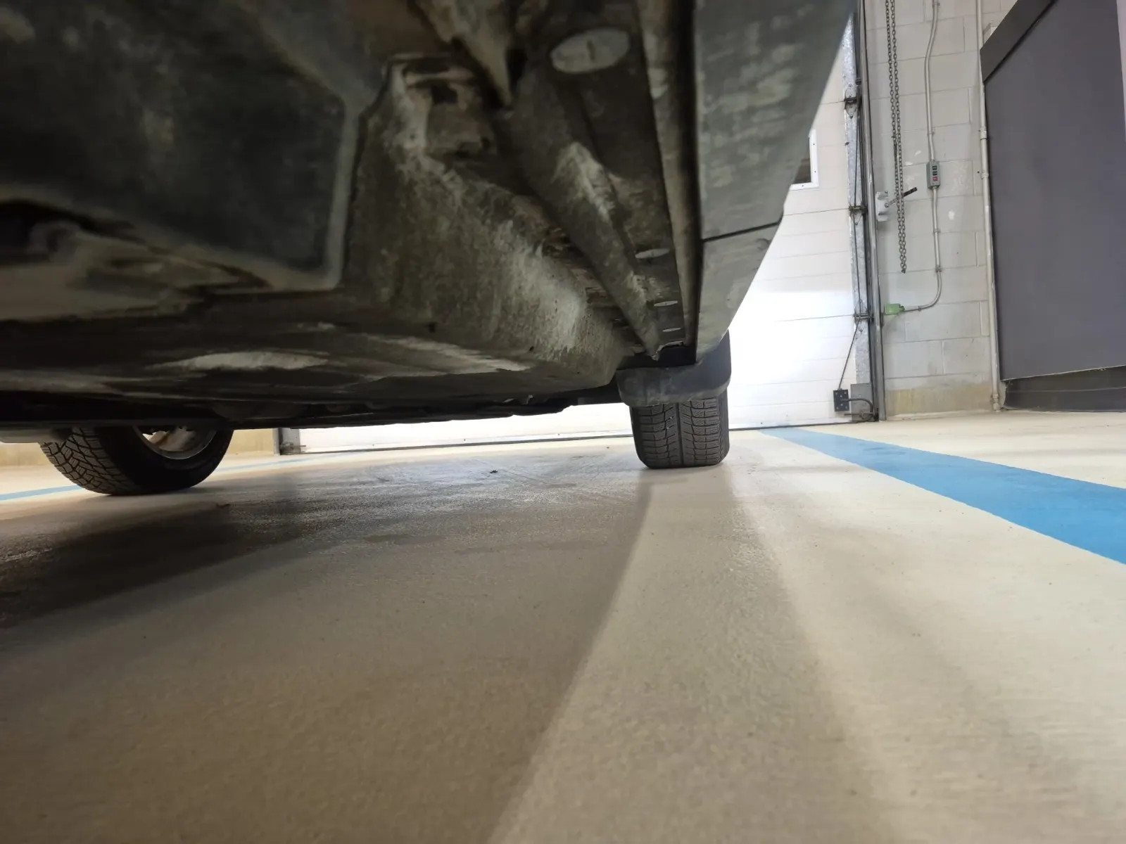 Undercarriage - Passenger Photo