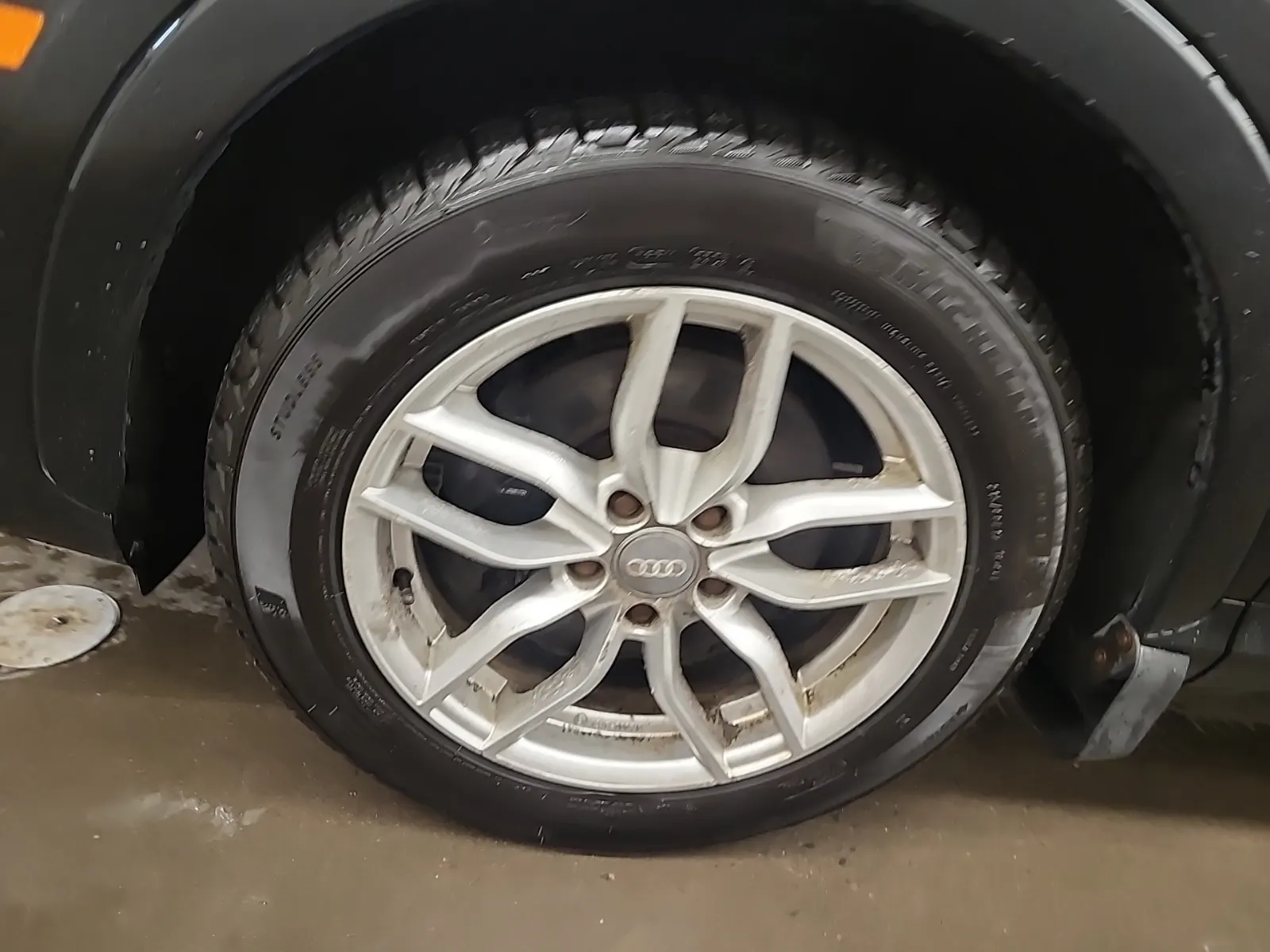 Front driver wheel/tire photo