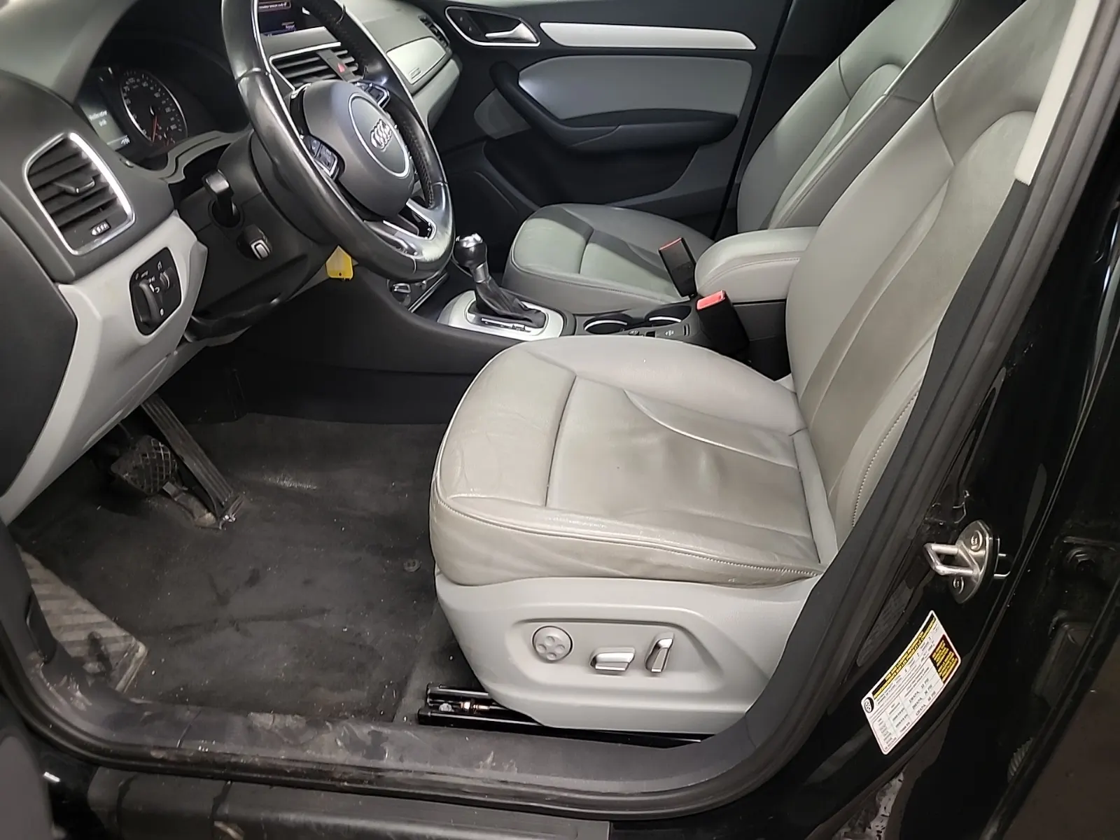Front Interior Photo