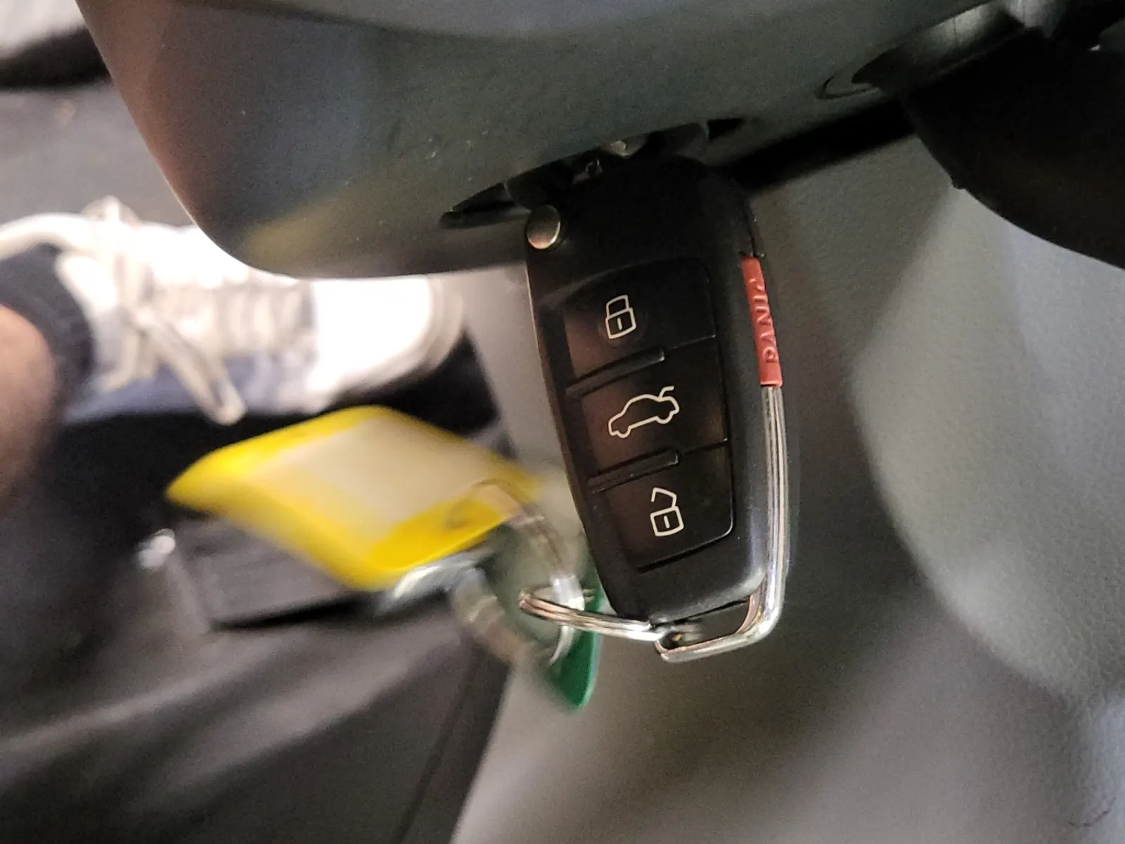 Keys/Fobs/Manual Photo
