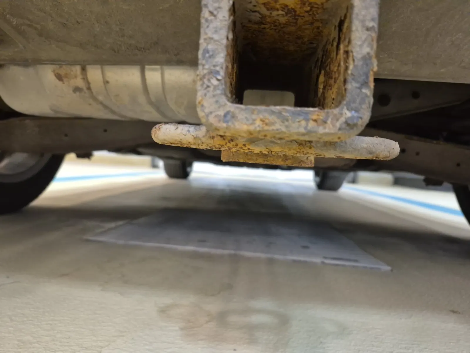 Undercarriage - Rear Photo