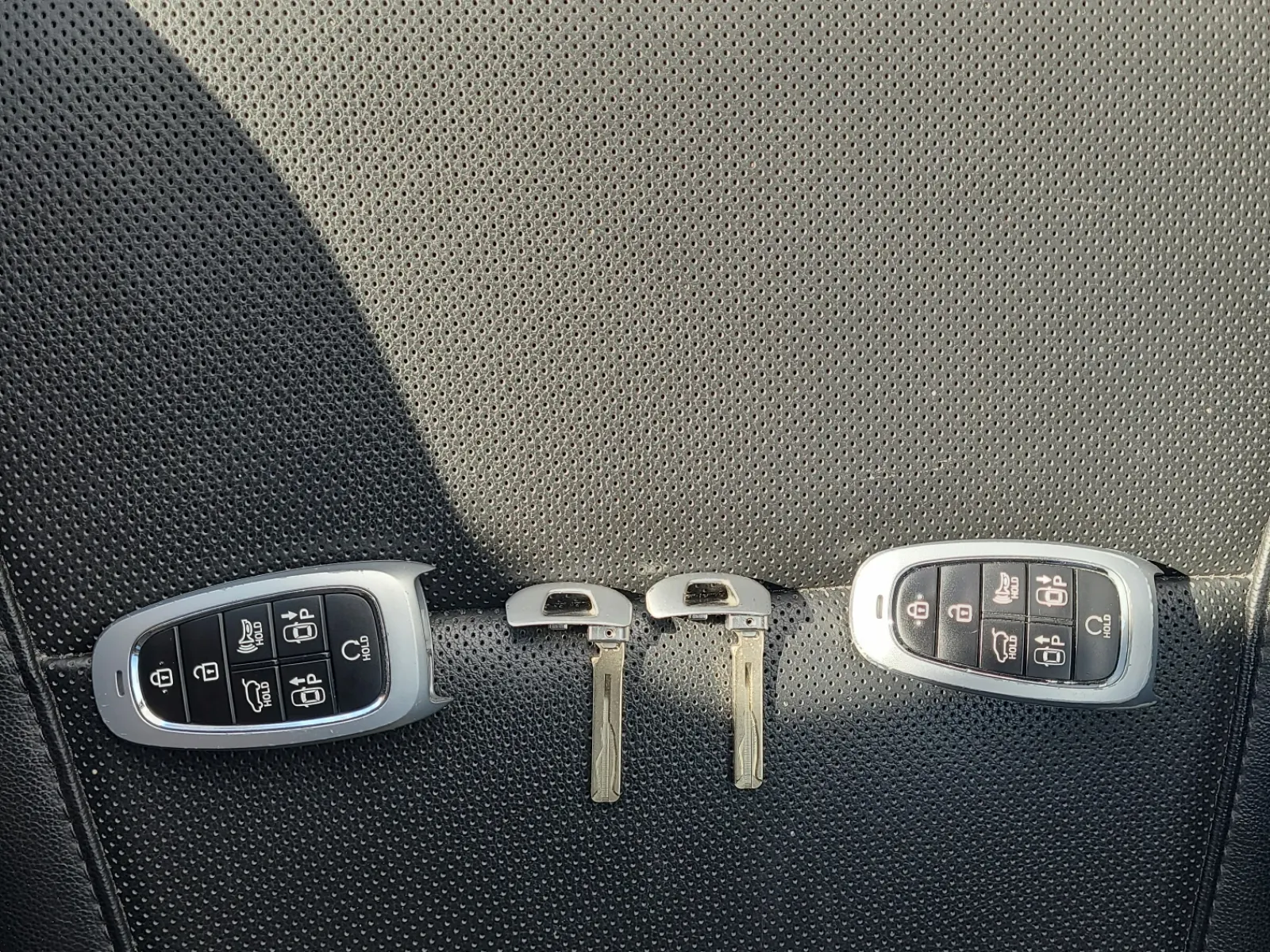 Keys/Fobs/Manual Photo