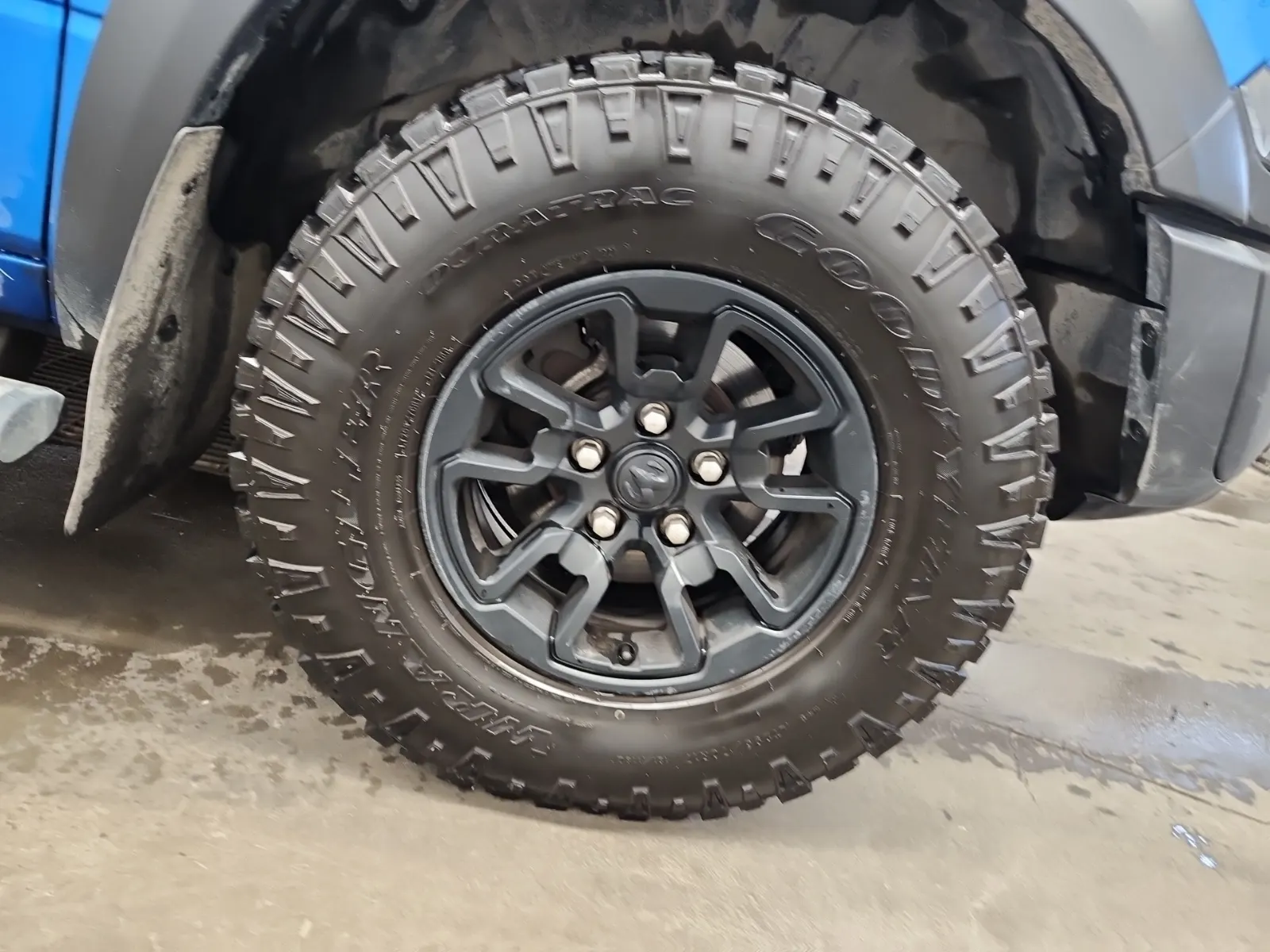 Right Front Wheel/Tire Photo