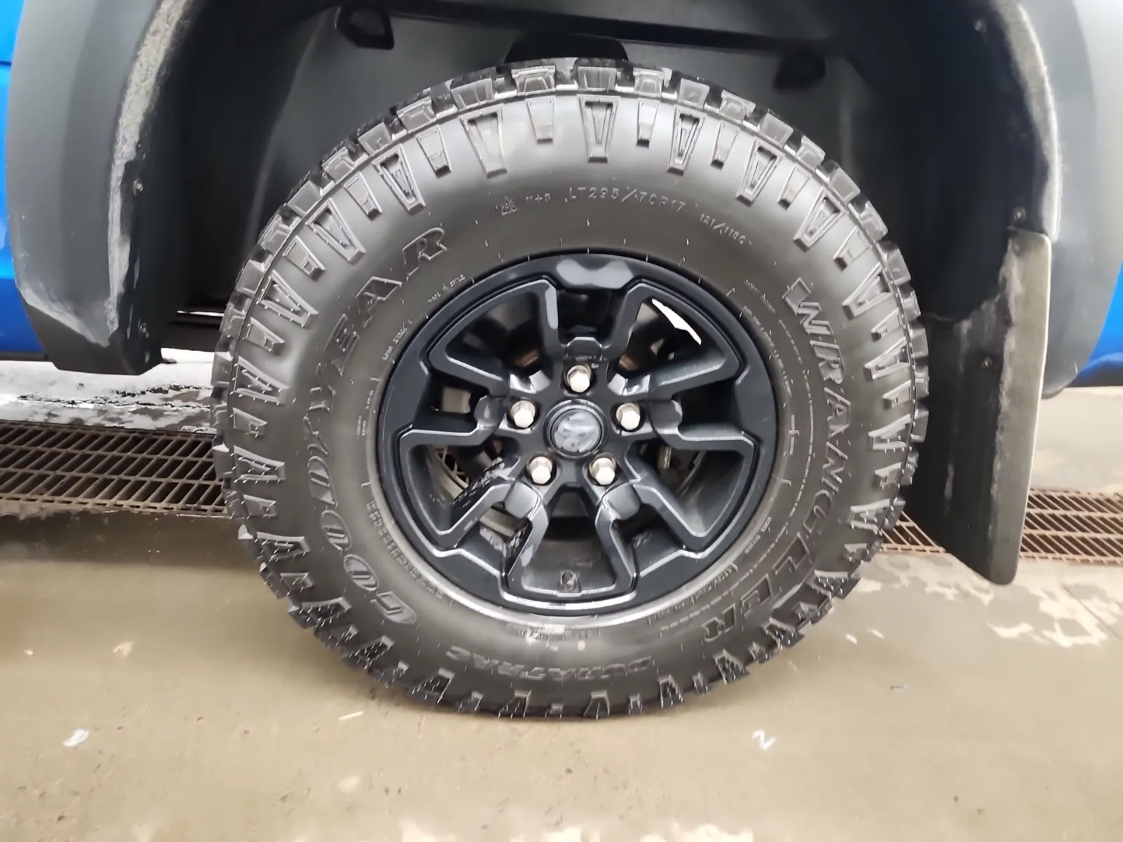 Left Rear Wheel/Tire Photo