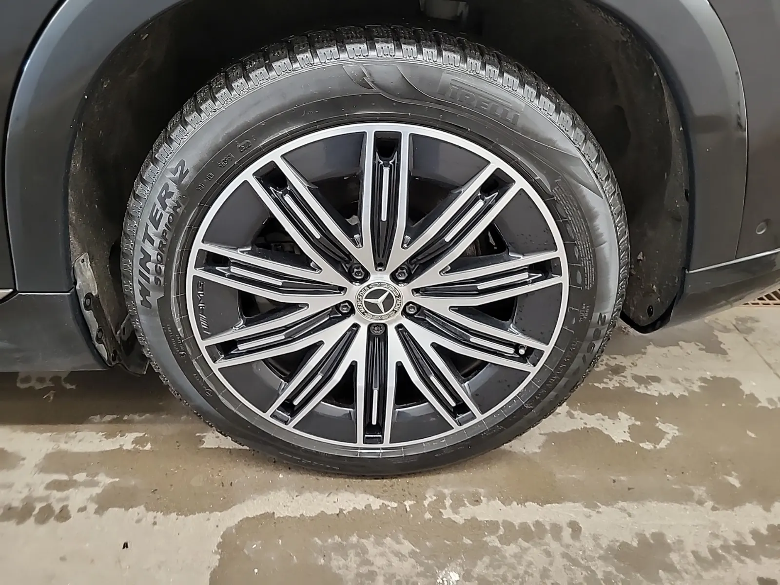 Left Rear Wheel/Tire Photo