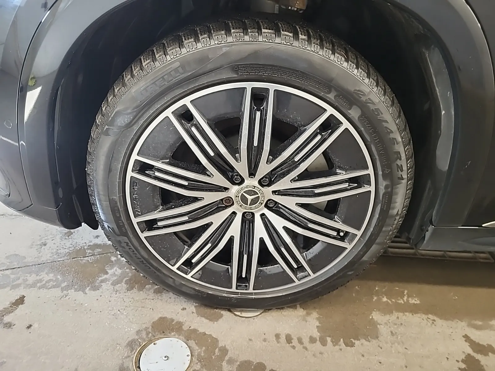 Front driver wheel/tire photo