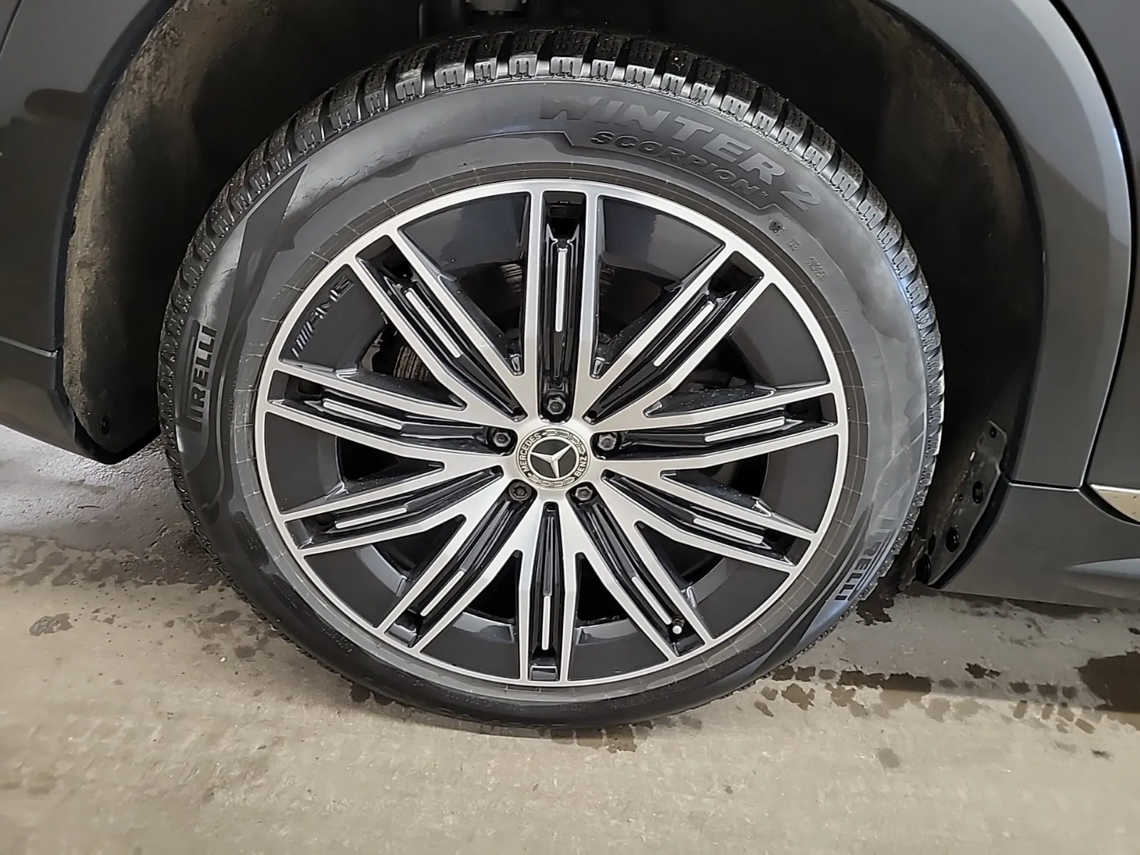 Right Rear Wheel/Tire Photo