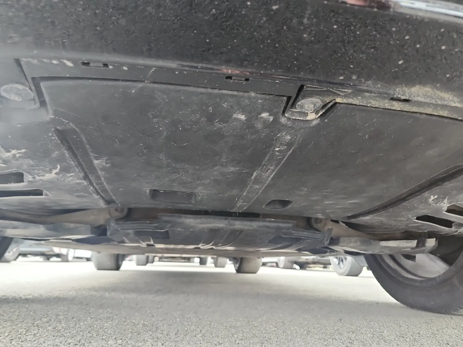 Undercarriage - Rear Photo