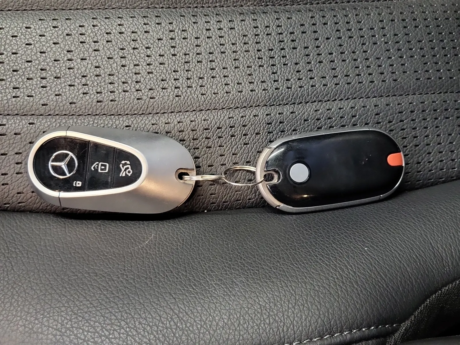 Keys/Fobs/Manual Photo