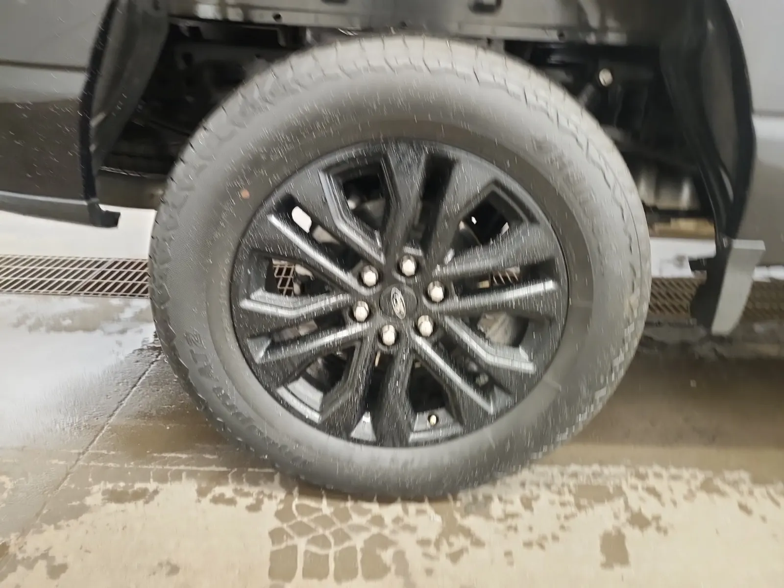 Right Rear Wheel/Tire Photo