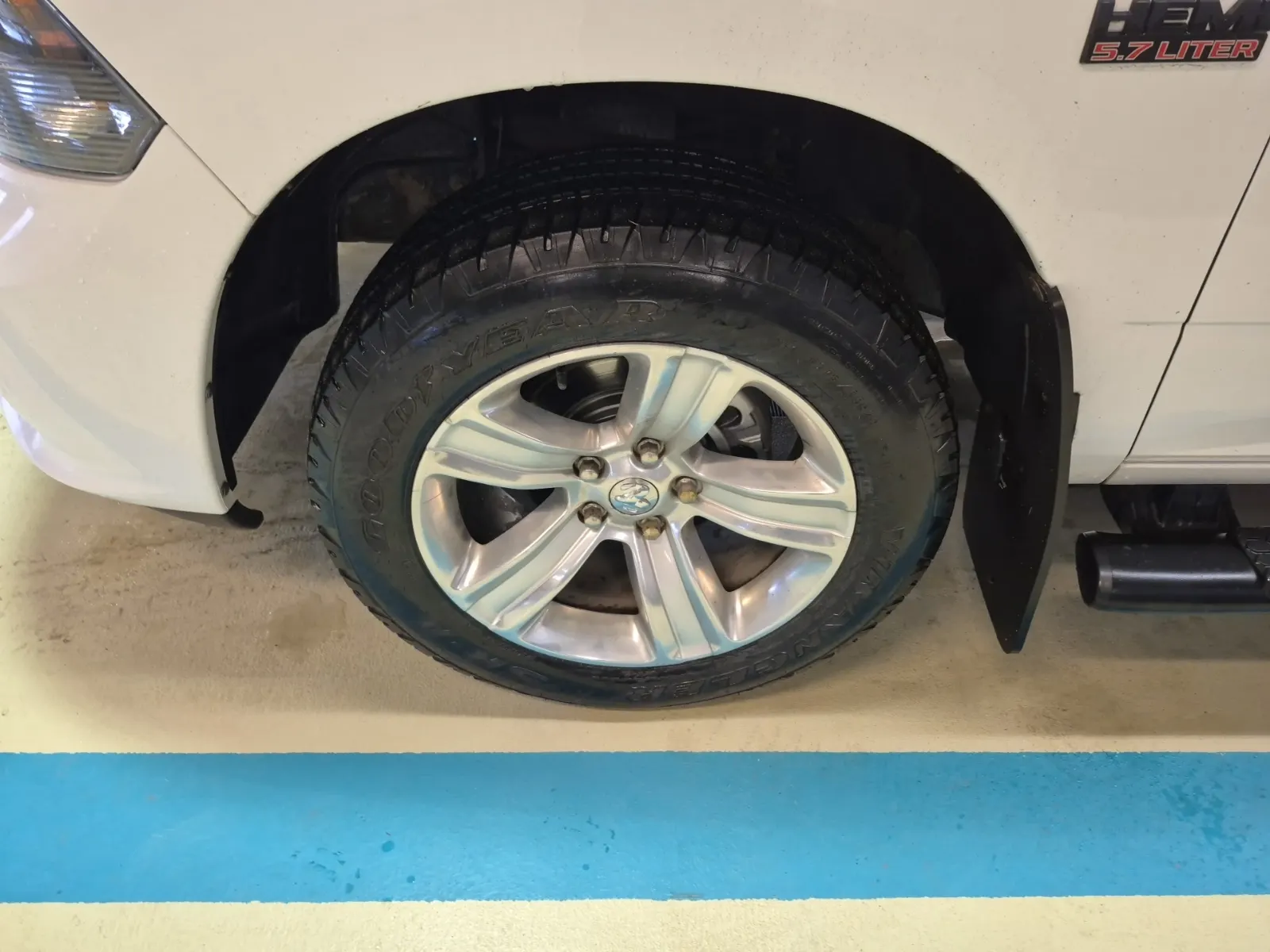 Front driver wheel/tire photo