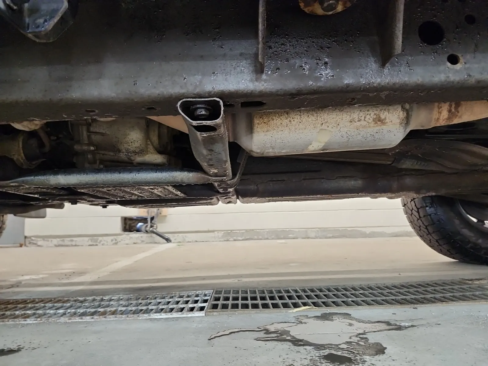 Undercarriage - Driver Photo