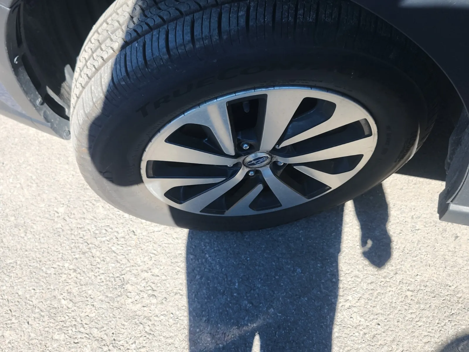 Front driver wheel/tire photo