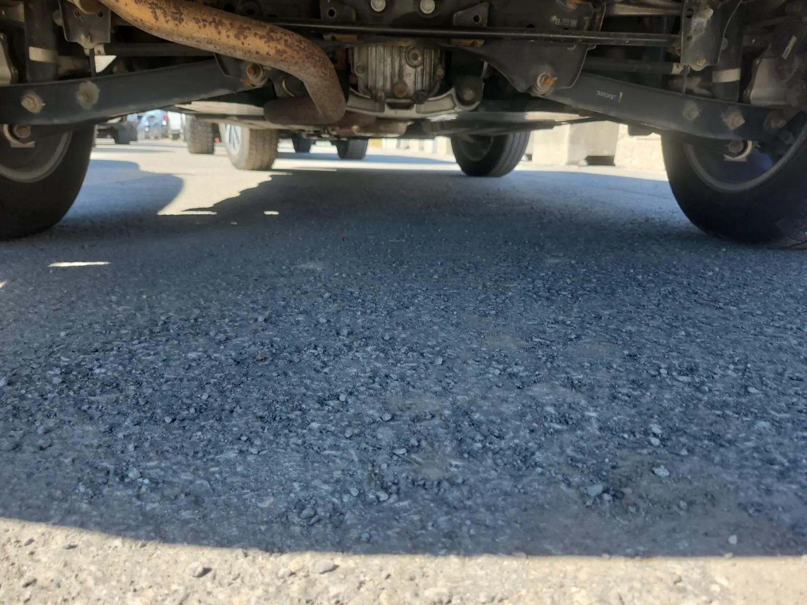 Undercarriage - Rear Photo