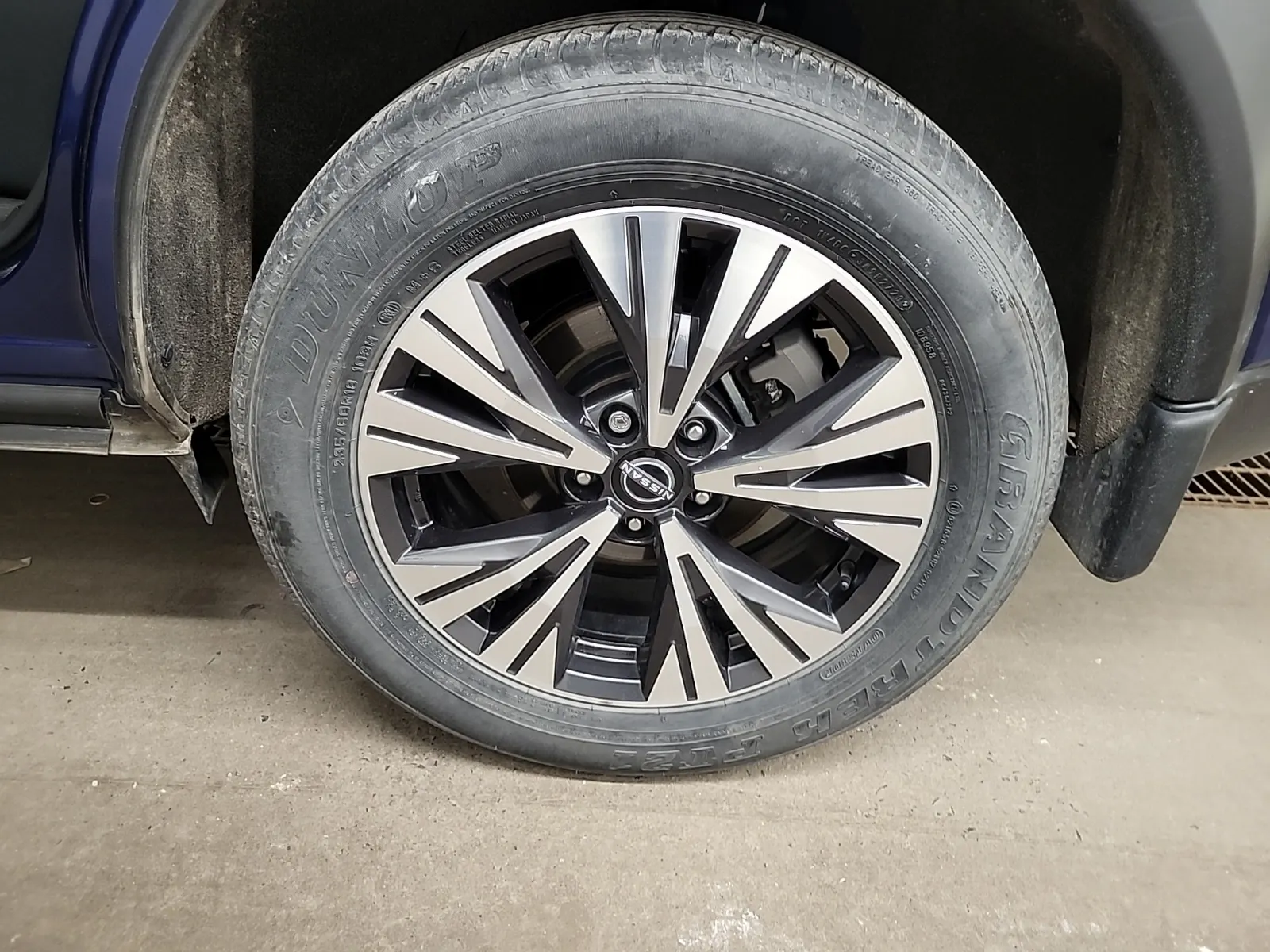 Left Rear Wheel/Tire Photo