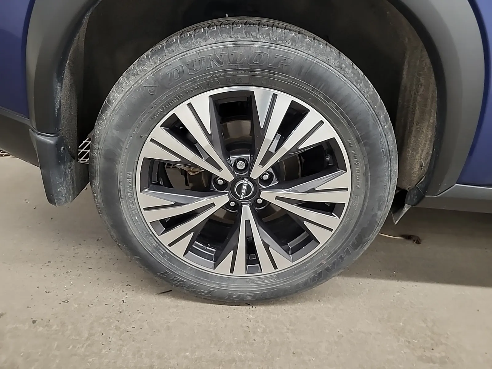 Right Rear Wheel/Tire Photo