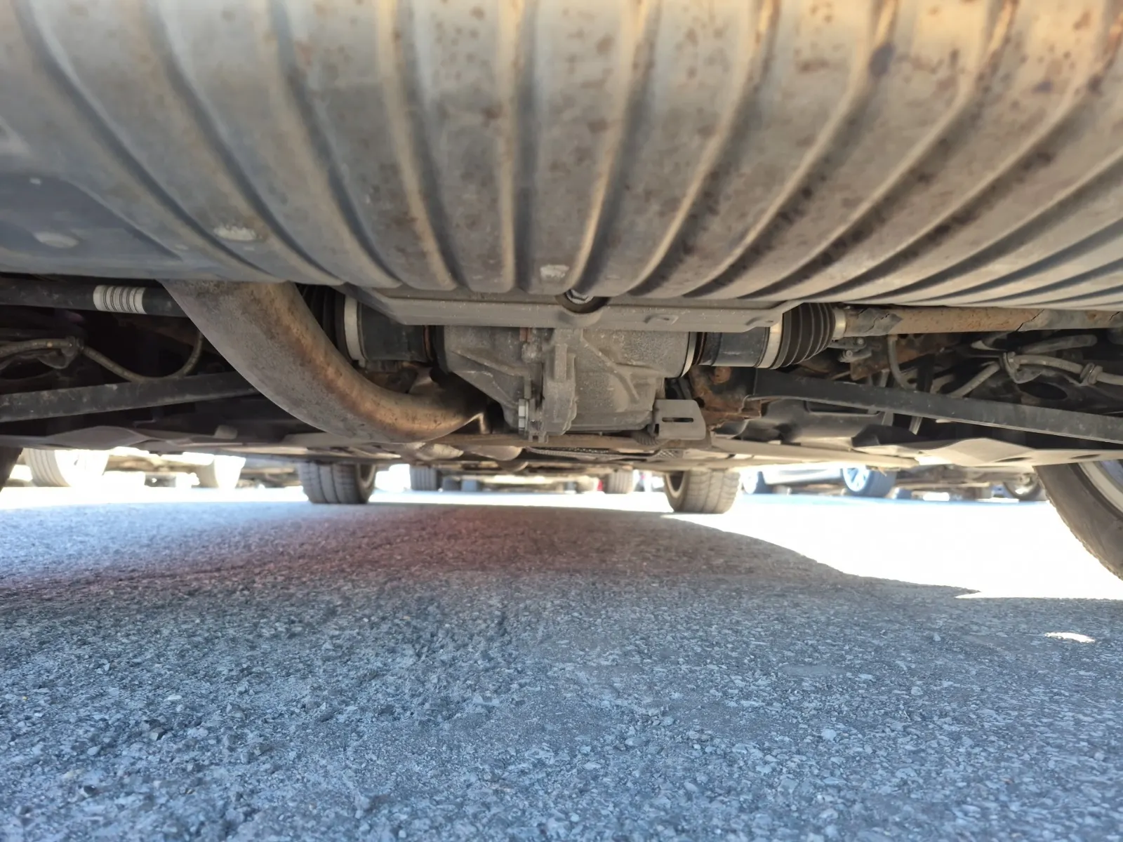 Undercarriage - Rear Photo