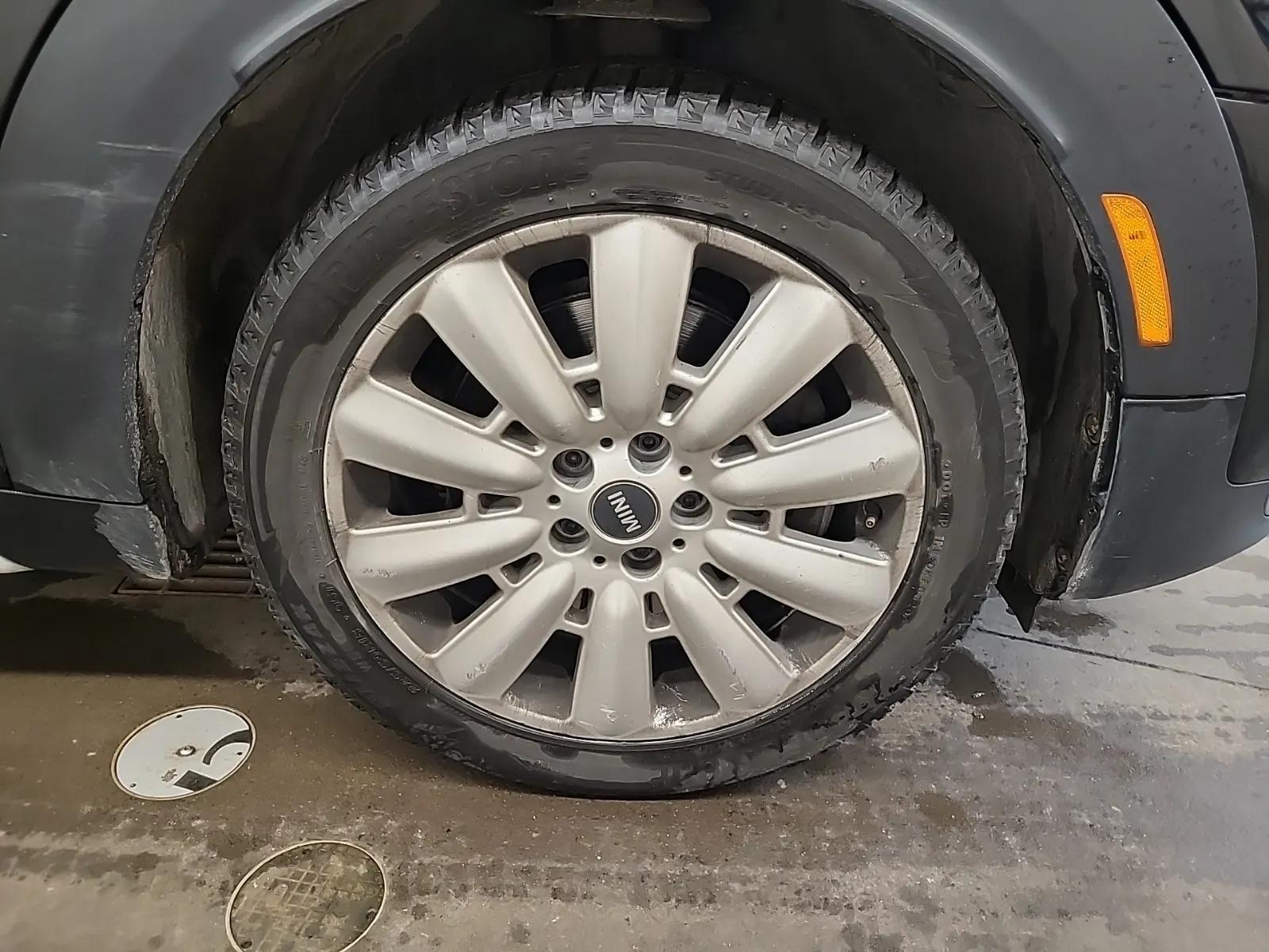 Right Front Wheel/Tire Photo