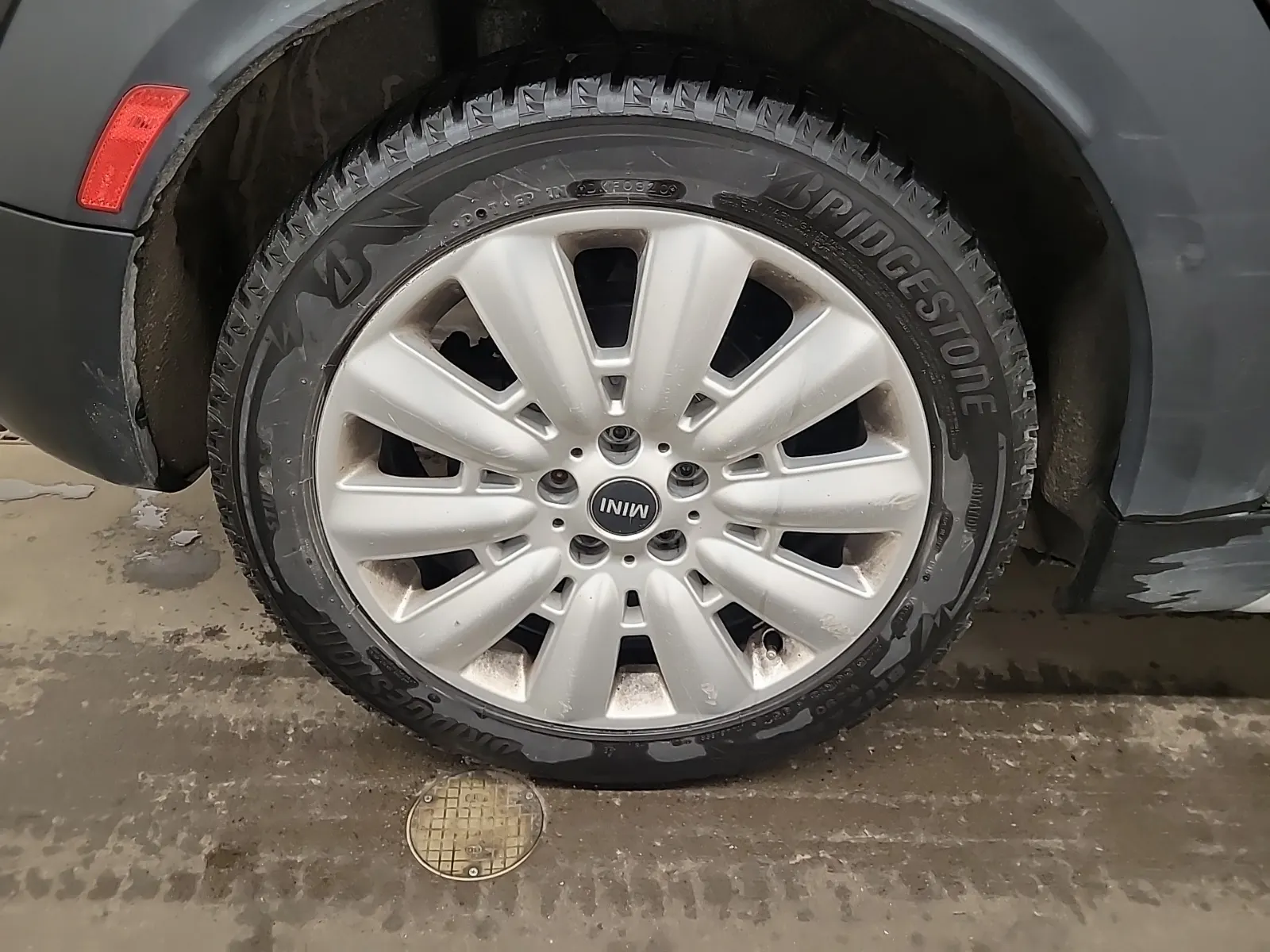 Right Rear Wheel/Tire Photo