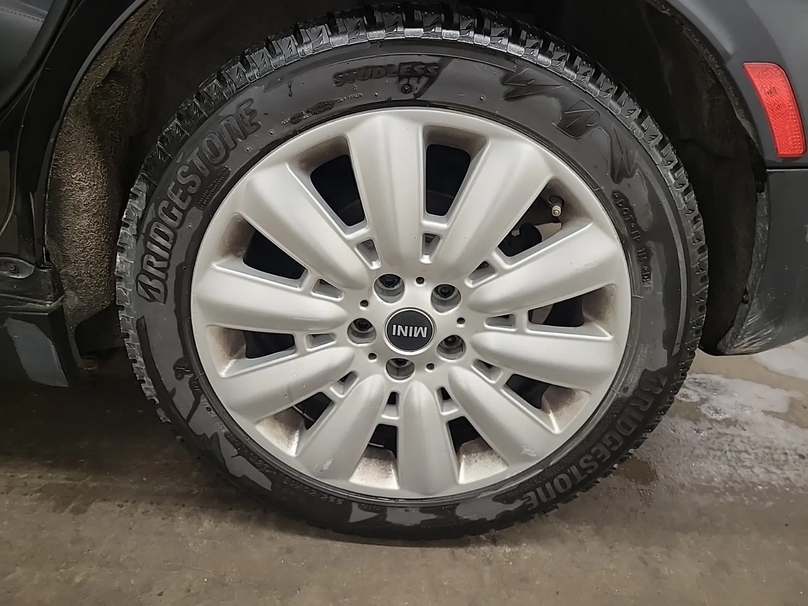 Left Rear Wheel/Tire Photo