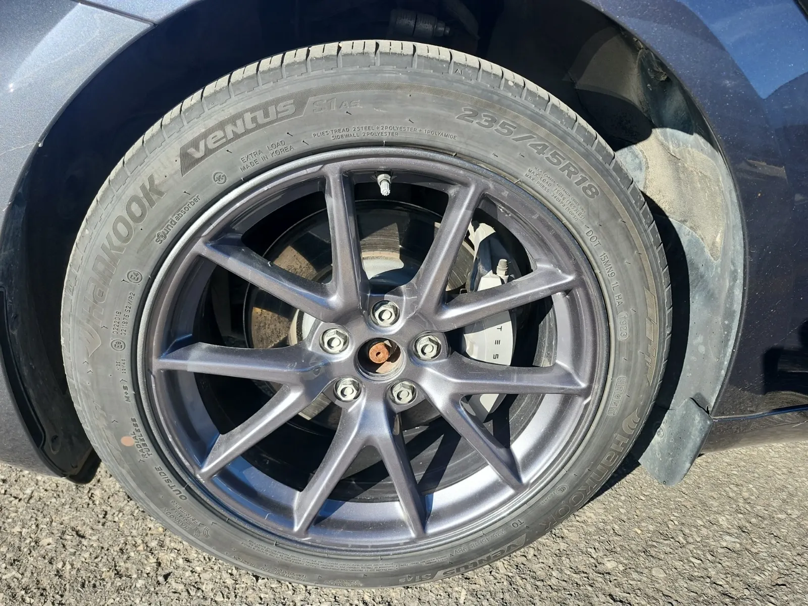 Front driver wheel/tire photo