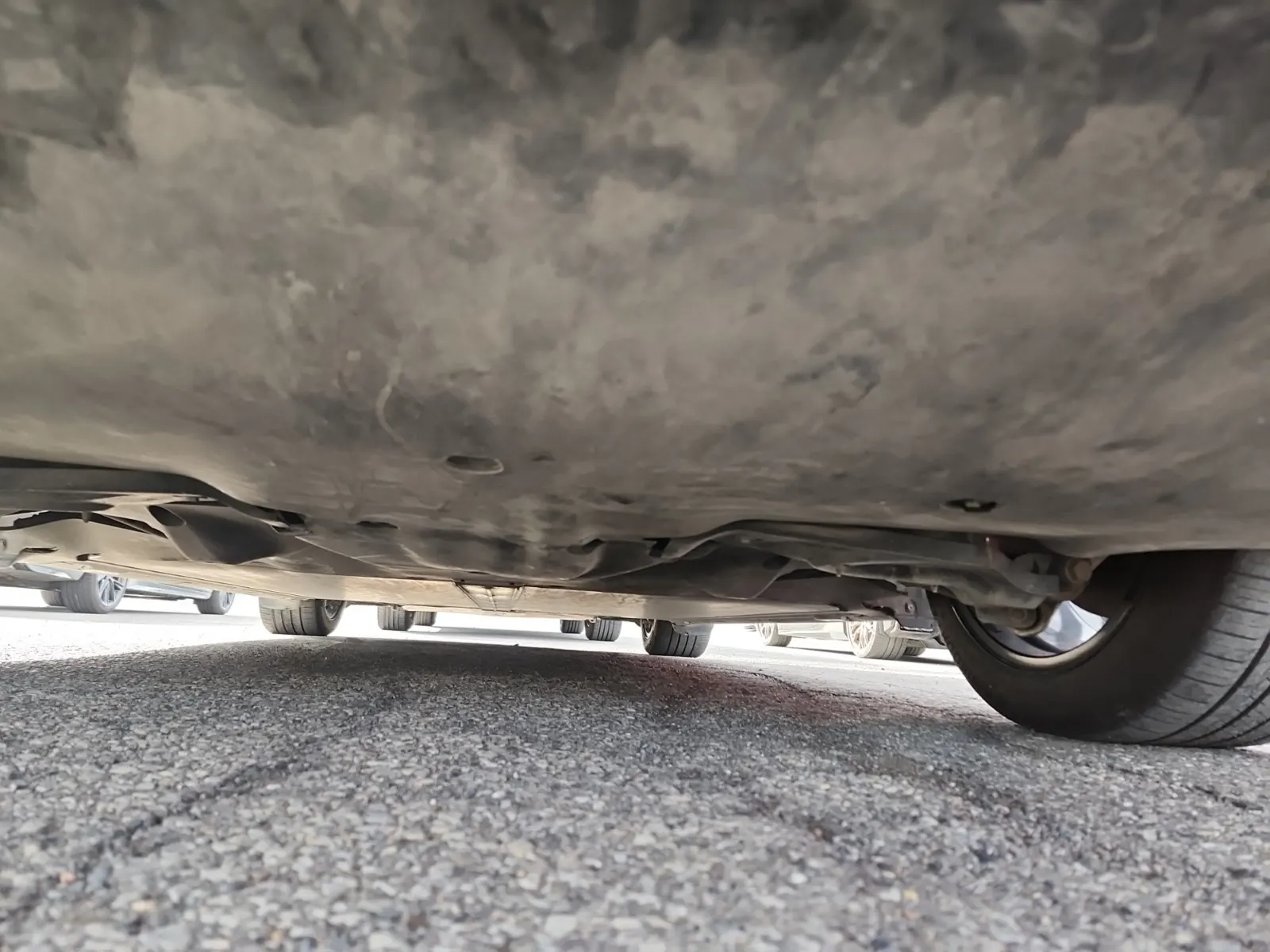 Undercarriage - Rear Photo