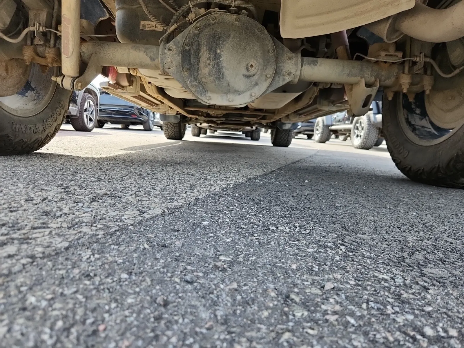 Undercarriage - Rear Photo