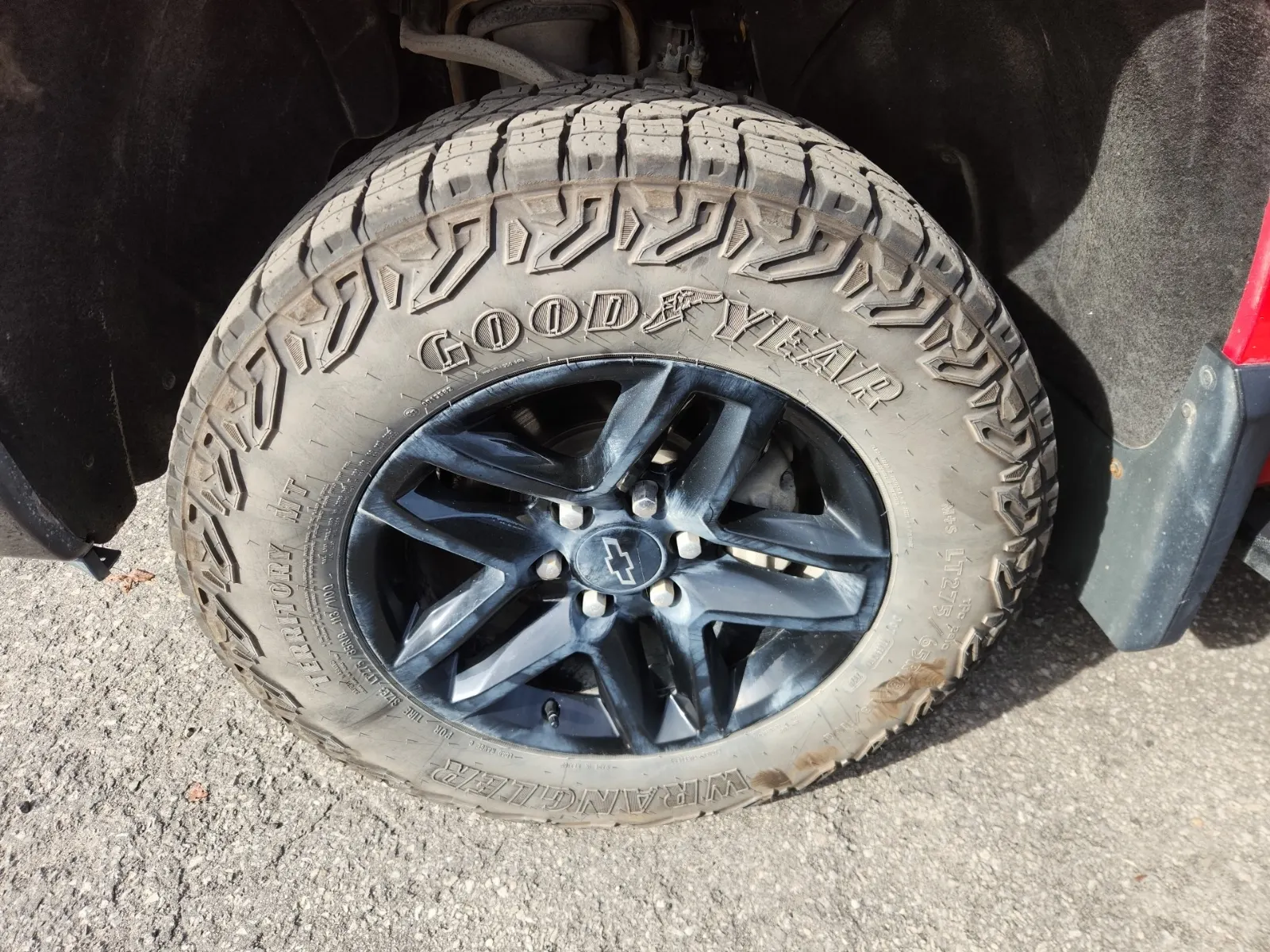 Front driver wheel/tire photo