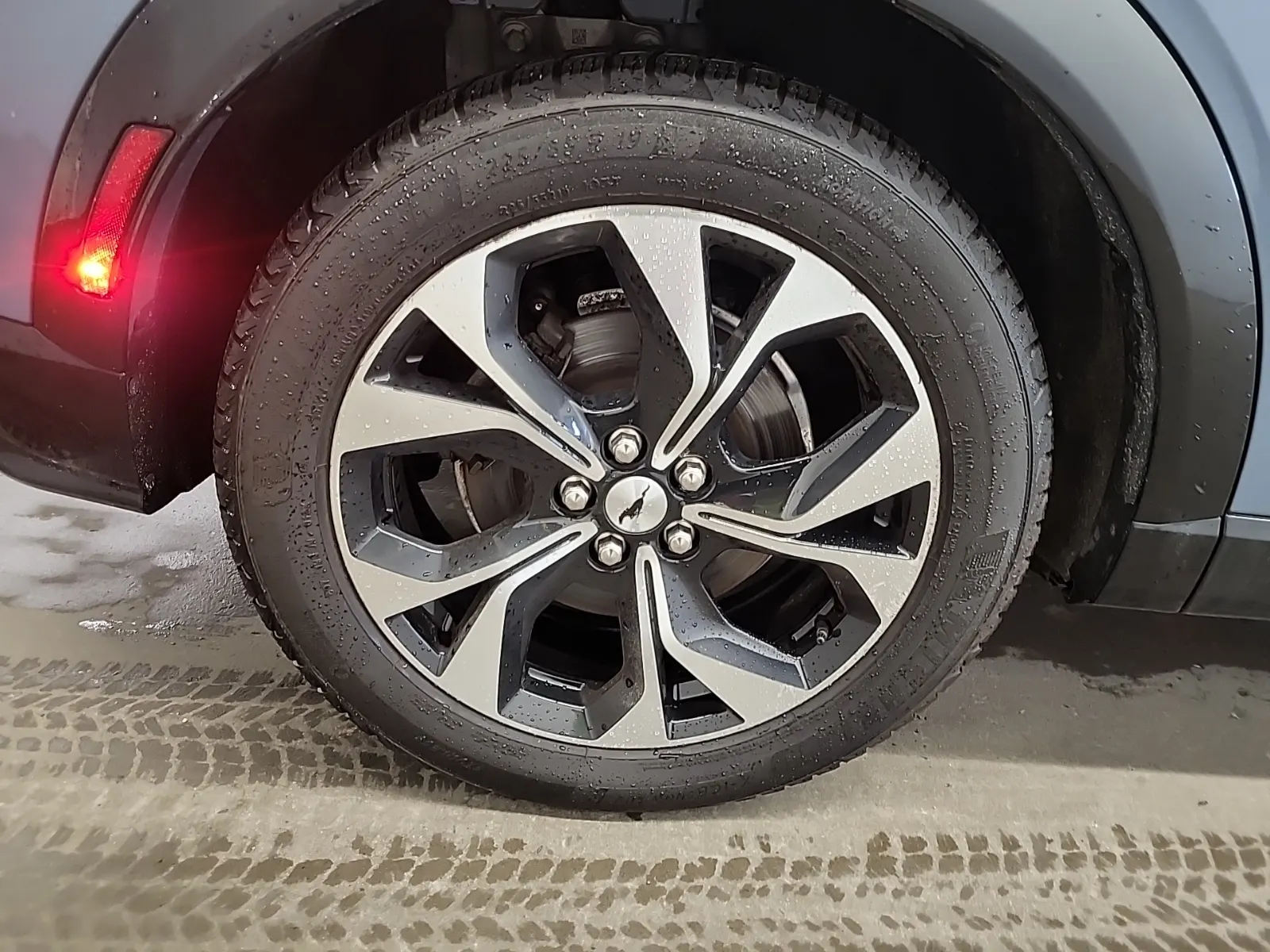 Right Rear Wheel/Tire Photo