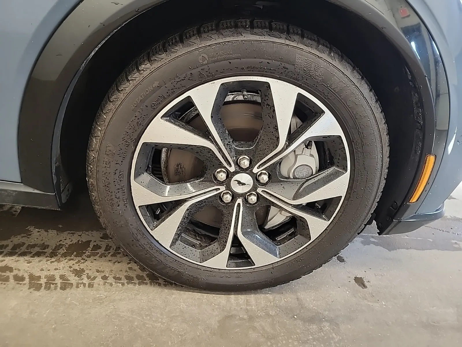 Right Front Wheel/Tire Photo