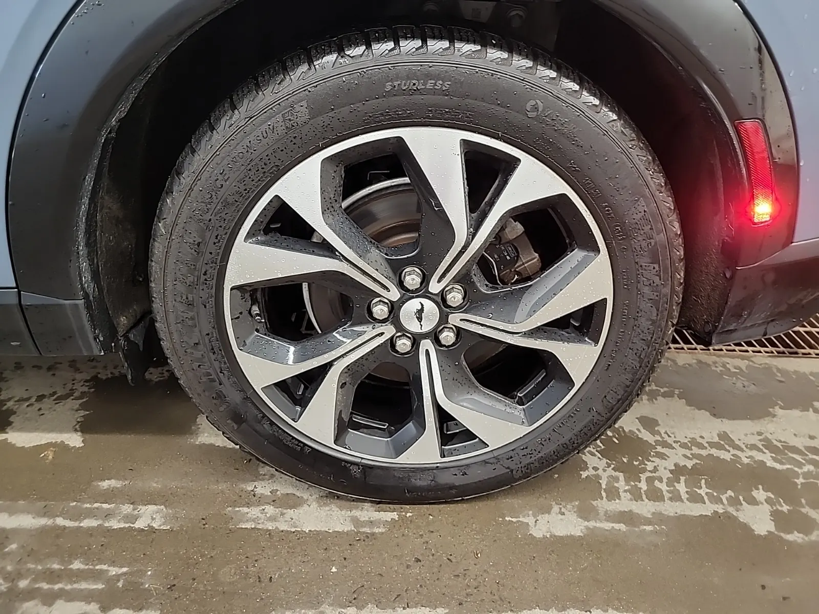 Left Rear Wheel/Tire Photo