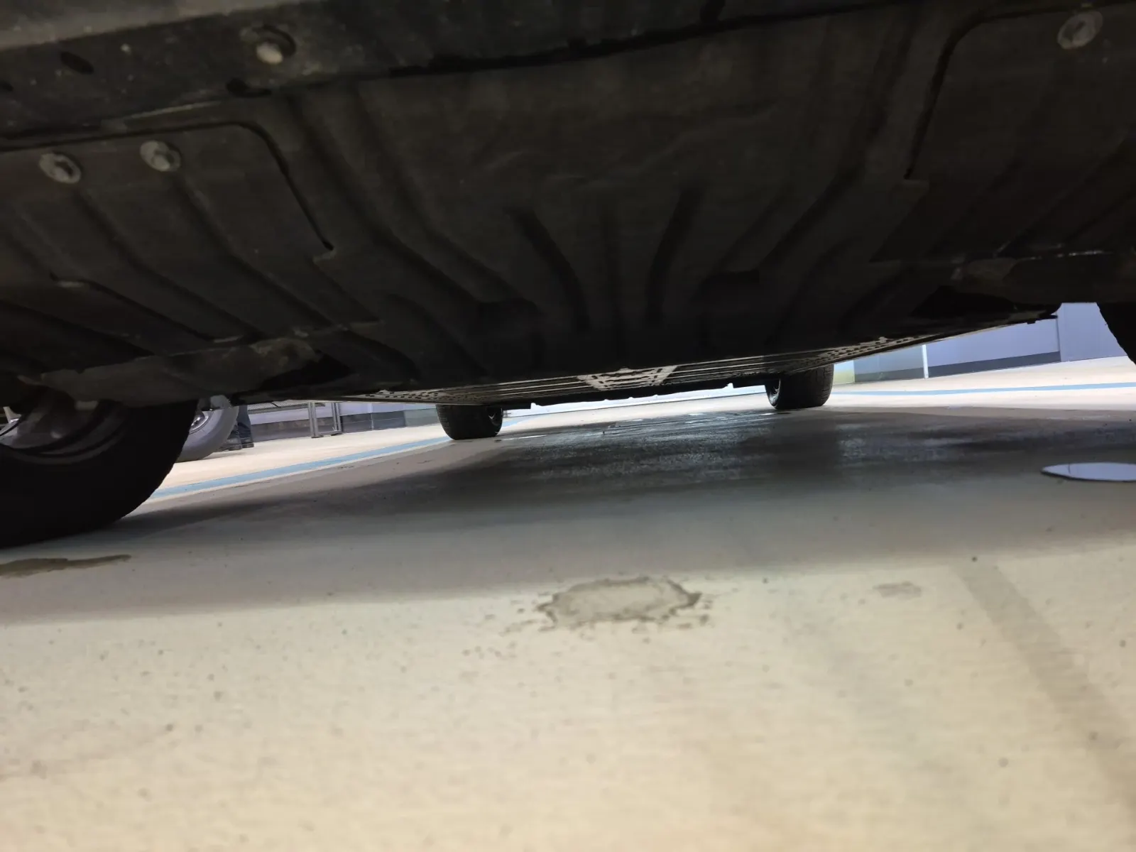 Undercarriage - Rear Photo