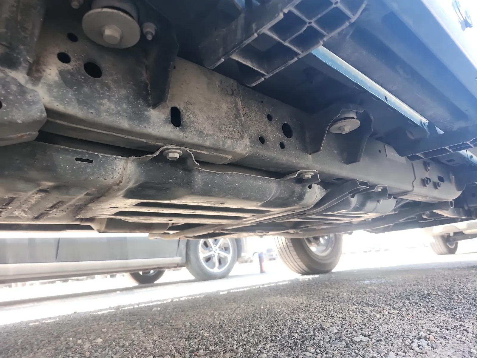 Undercarriage - Passenger Photo