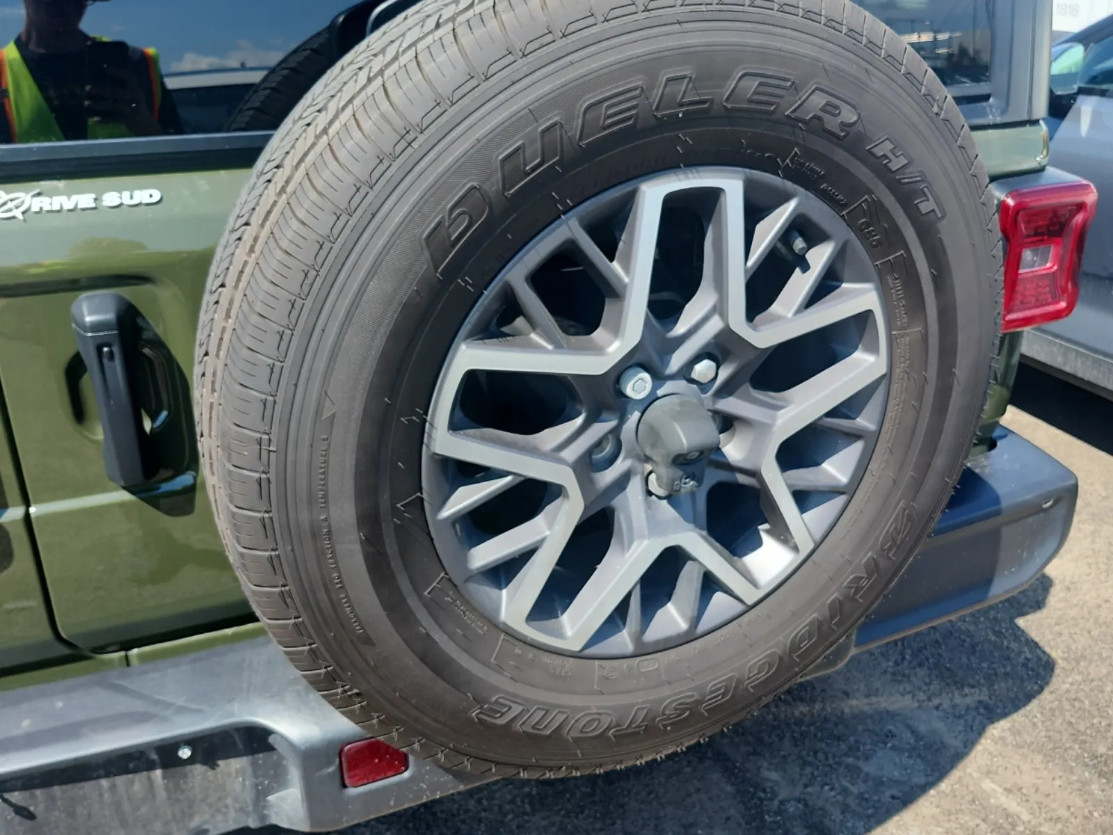 Spare Tire & Wheel Photo