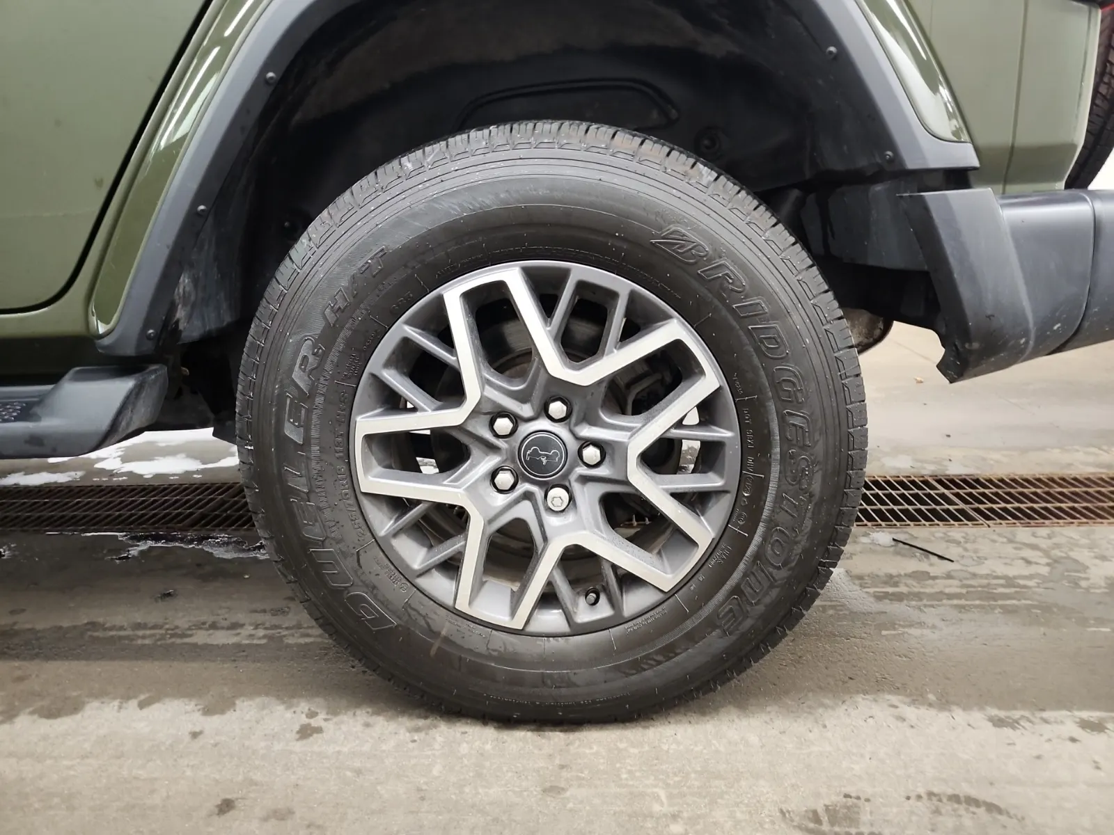 Left Rear Wheel/Tire Photo