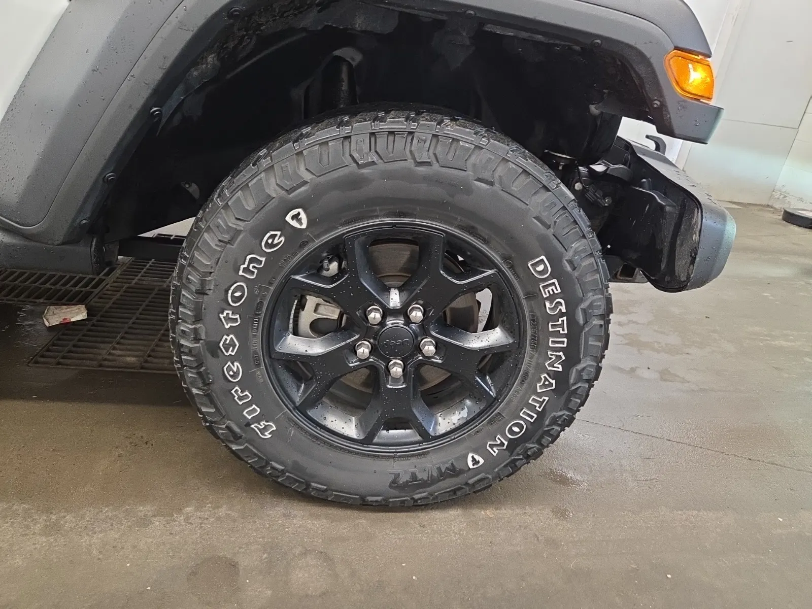 Right Front Wheel/Tire Photo