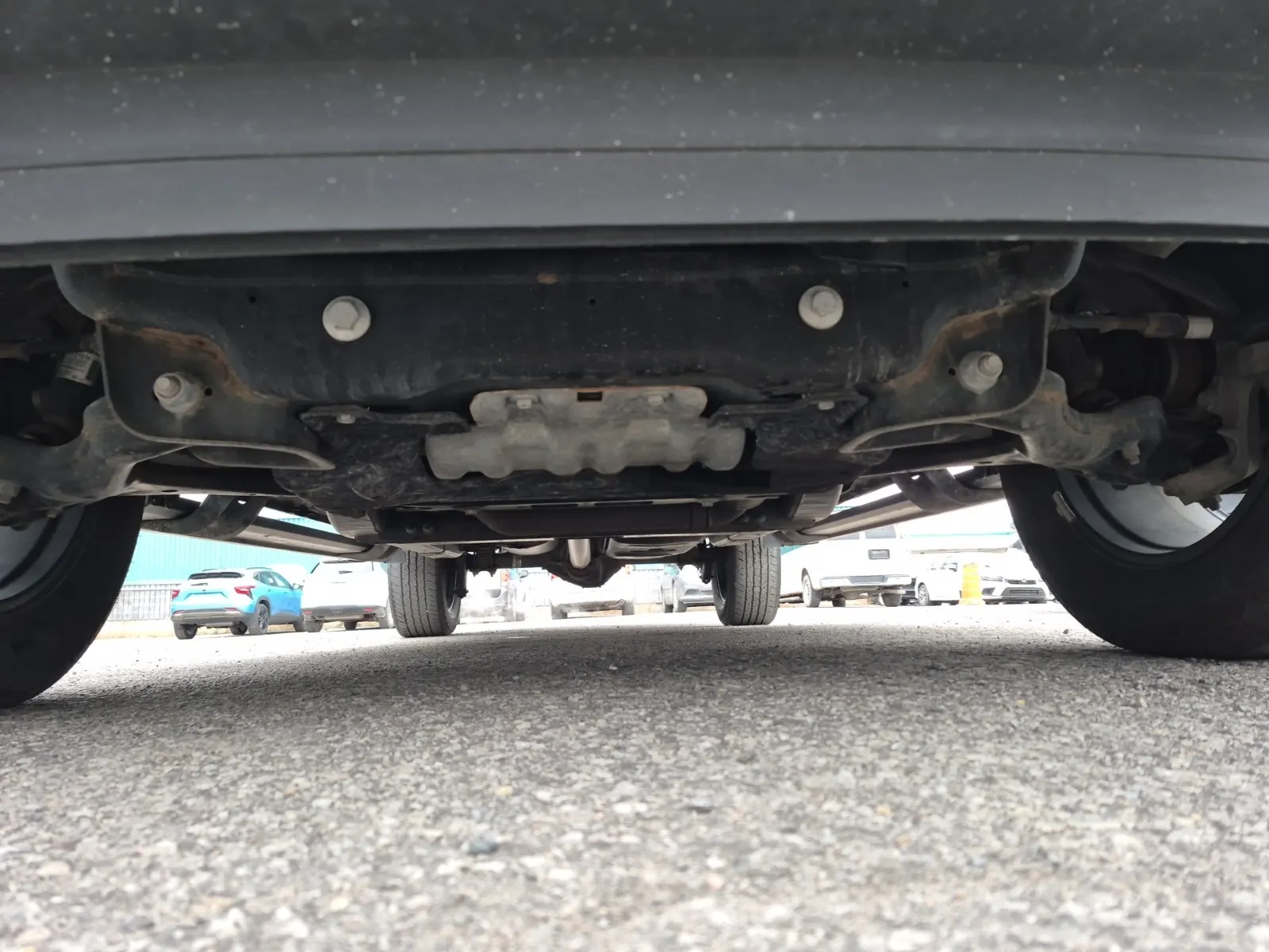 Undercarriage - Front Photo