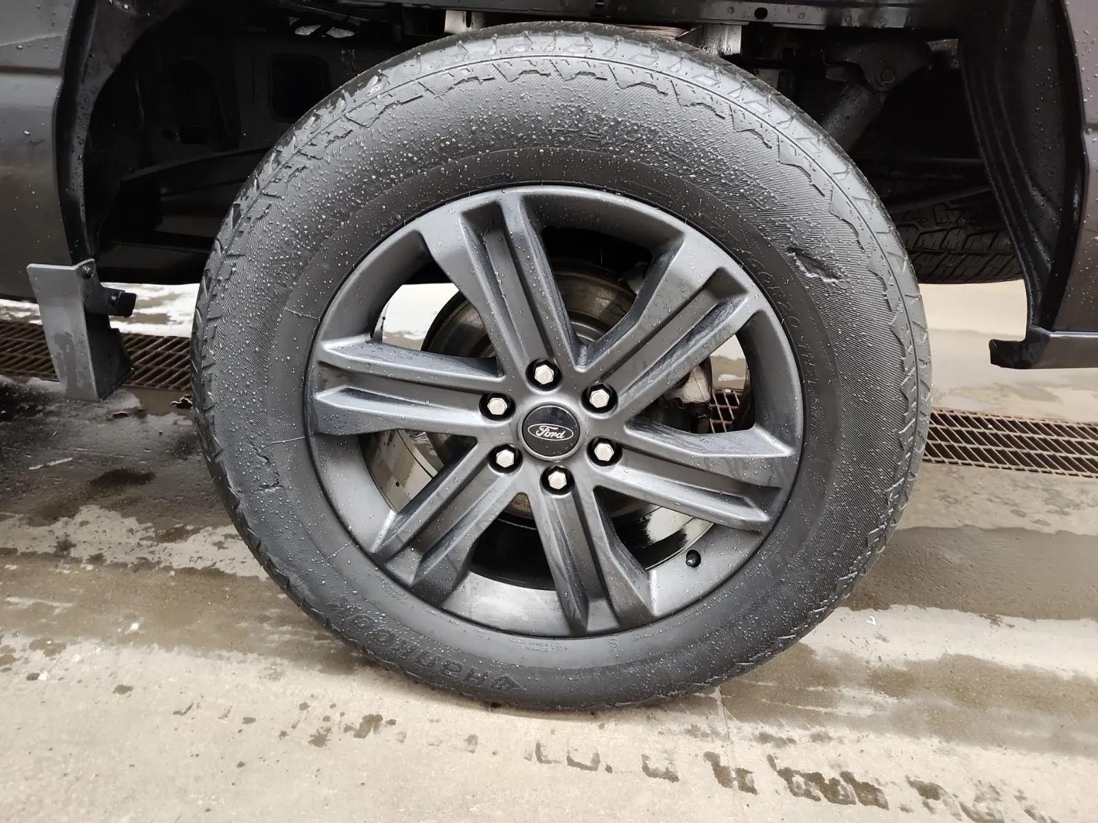 Left Rear Wheel/Tire Photo