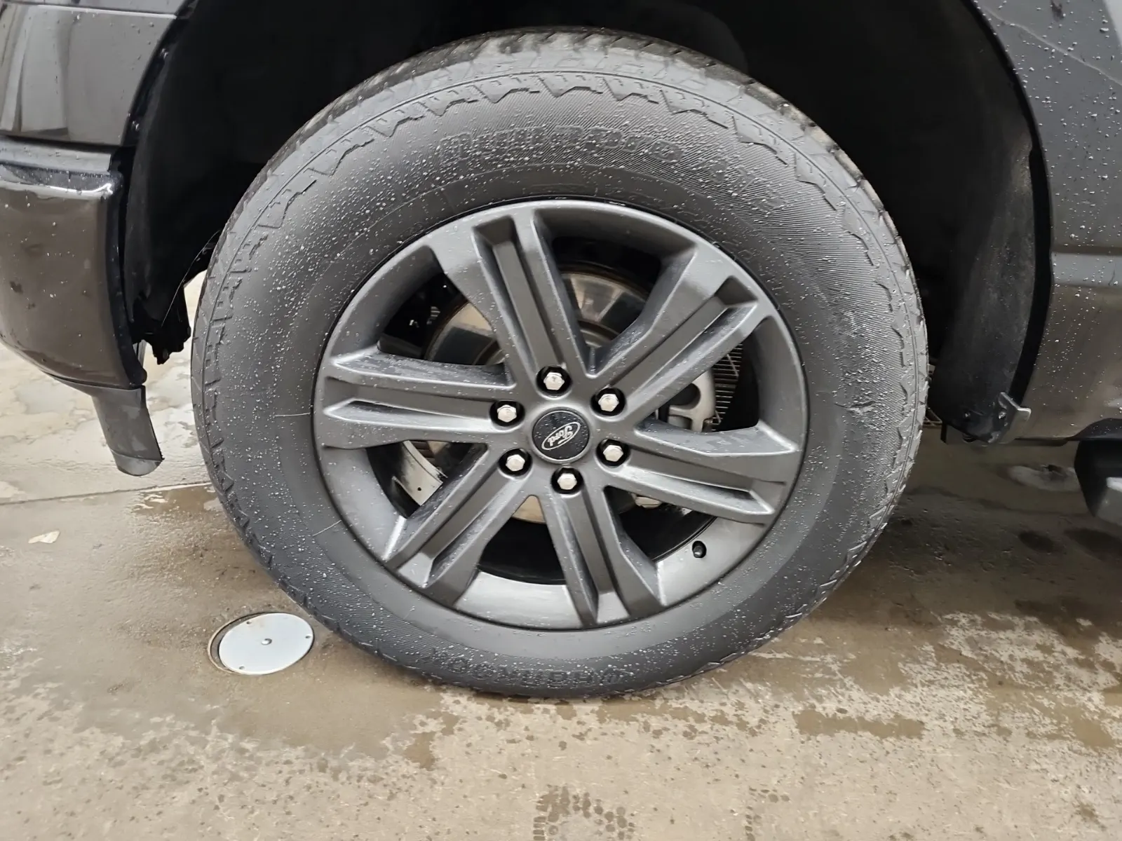Front driver wheel/tire photo