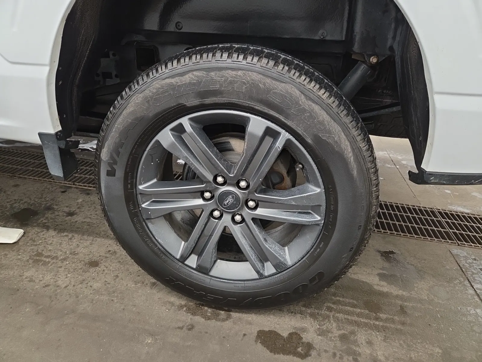 Left Rear Wheel/Tire Photo