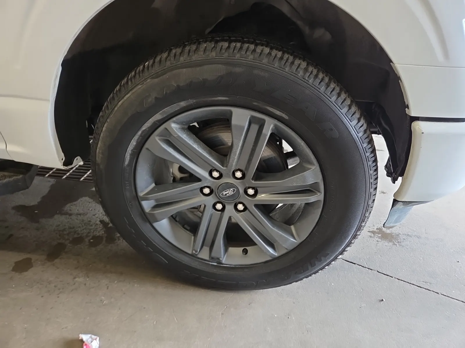 Right Front Wheel/Tire Photo