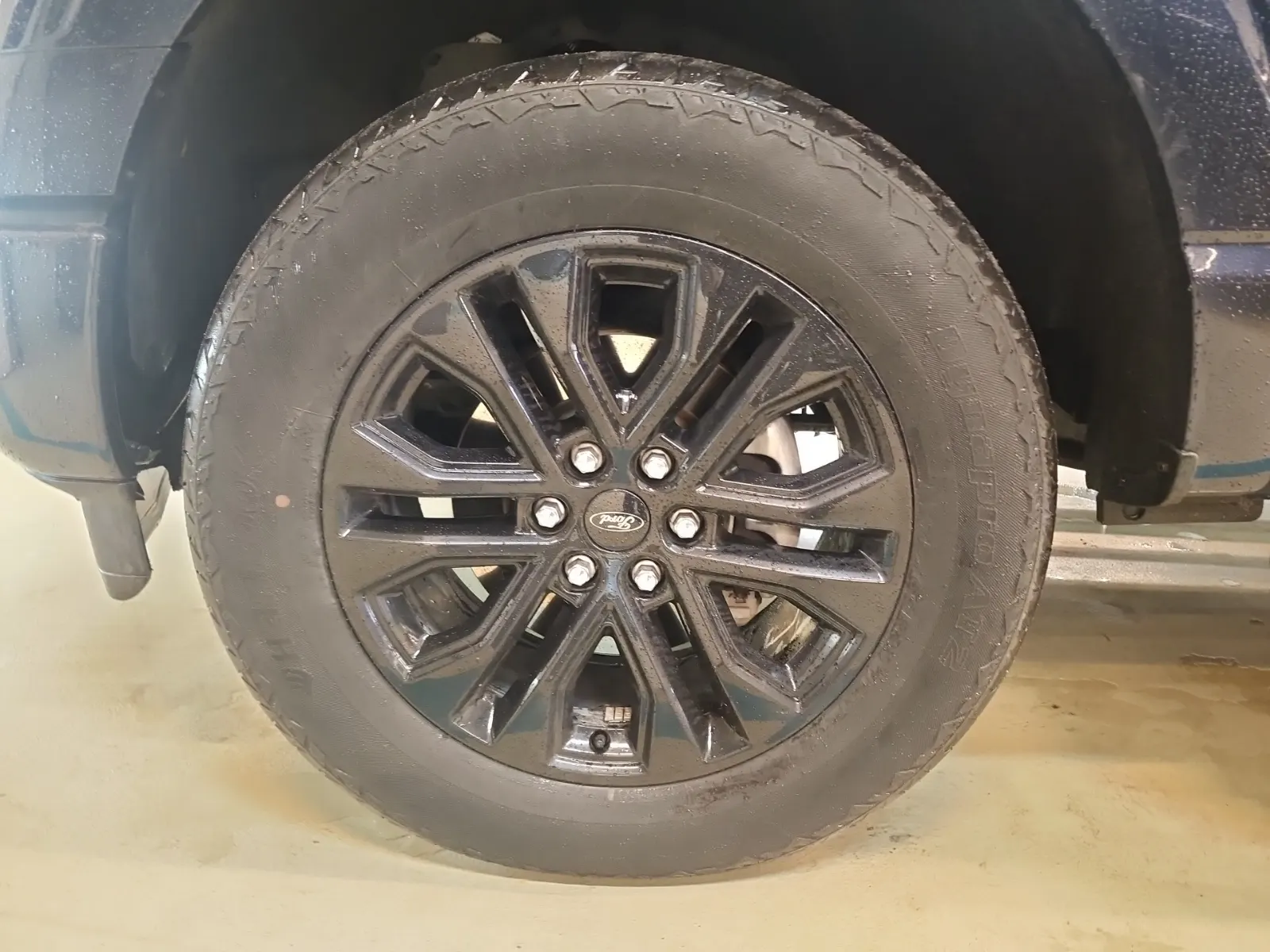 Front driver wheel/tire photo