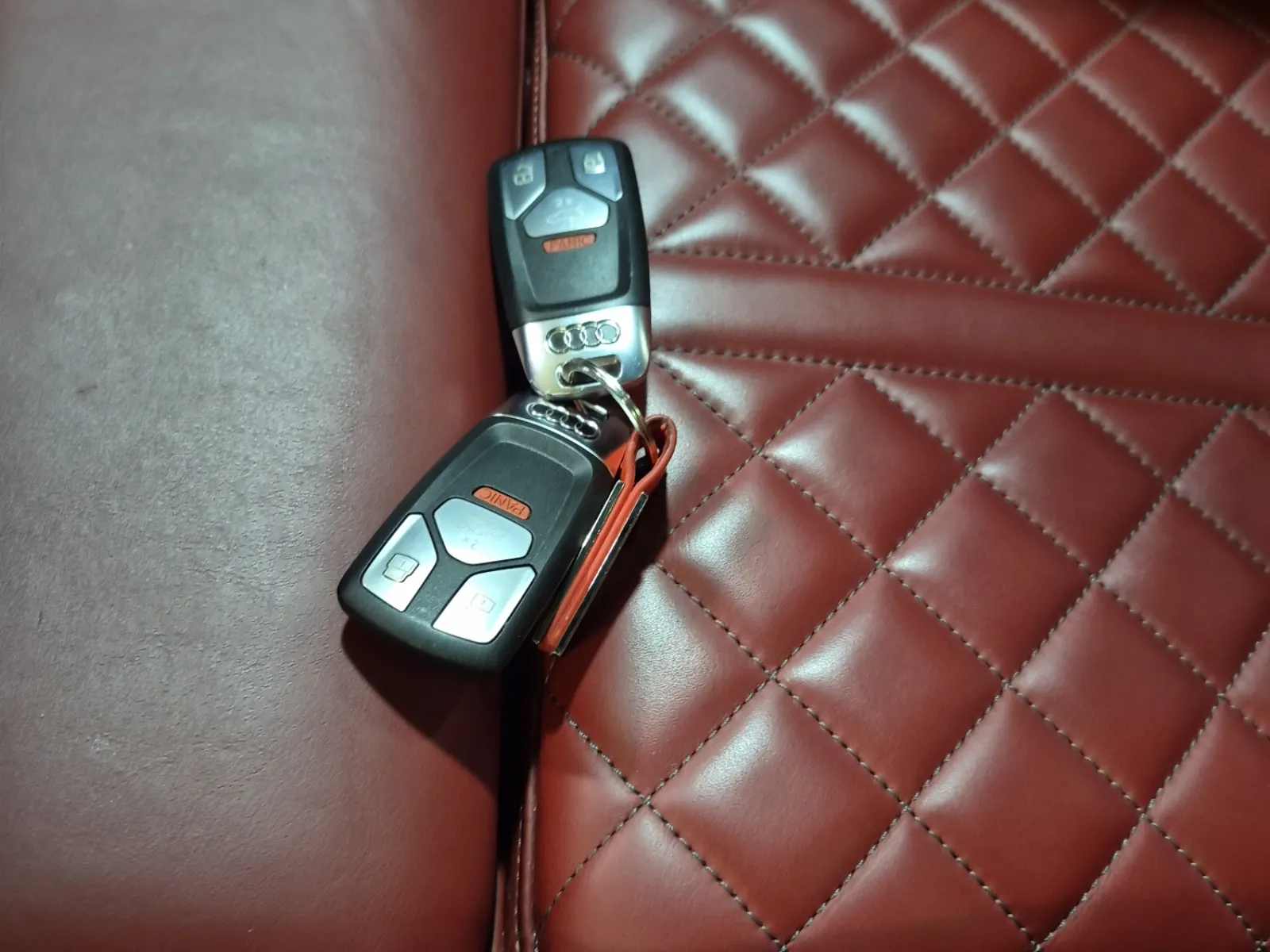 Keys/Fobs/Manual Photo