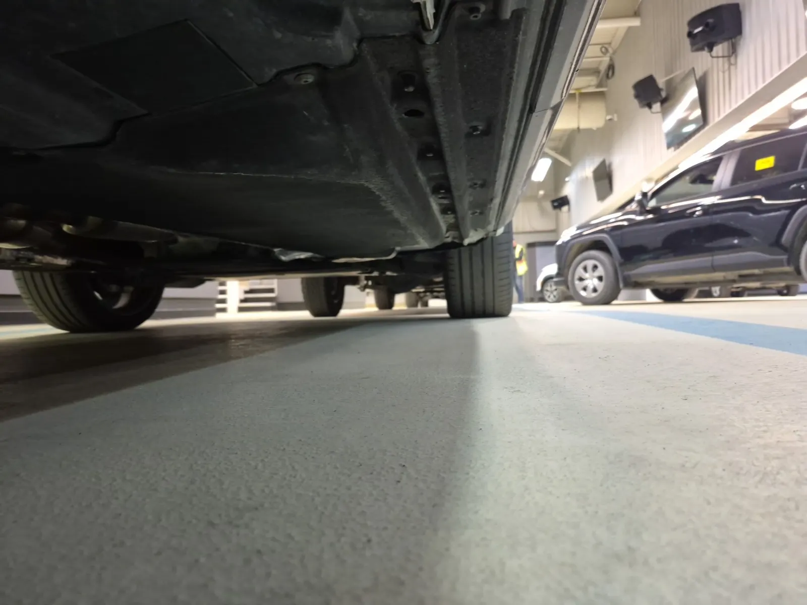 Undercarriage - Passenger Photo