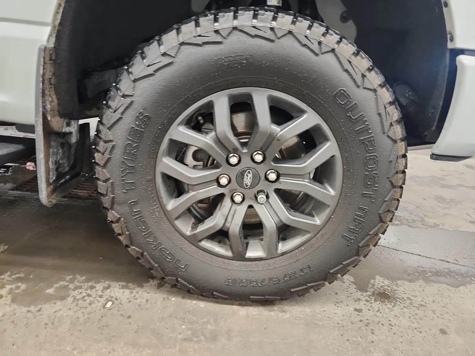 Right Front Wheel/Tire Photo