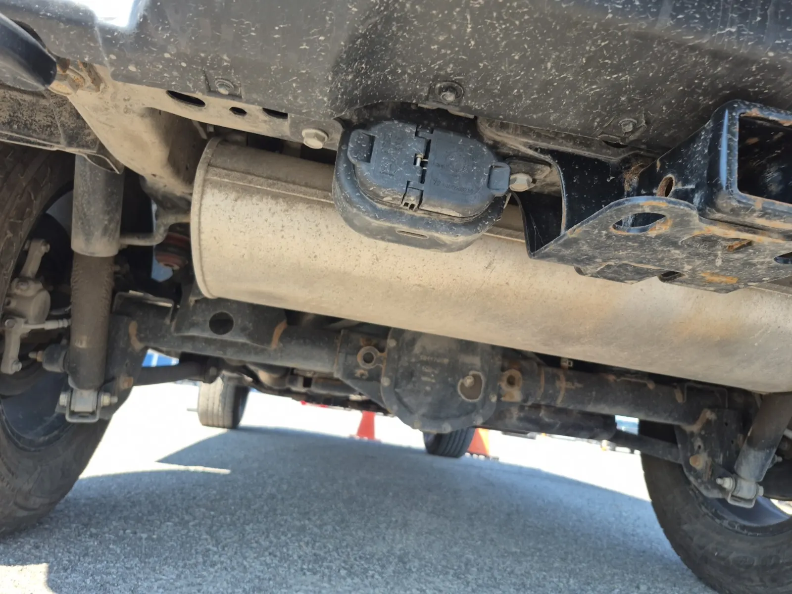 Undercarriage - Rear Photo