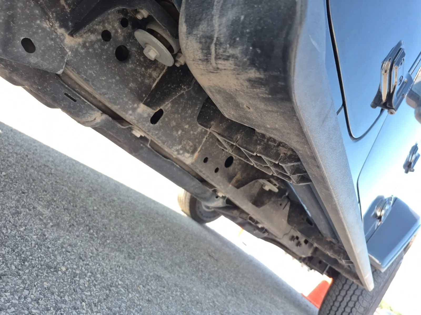 Undercarriage - Passenger Photo
