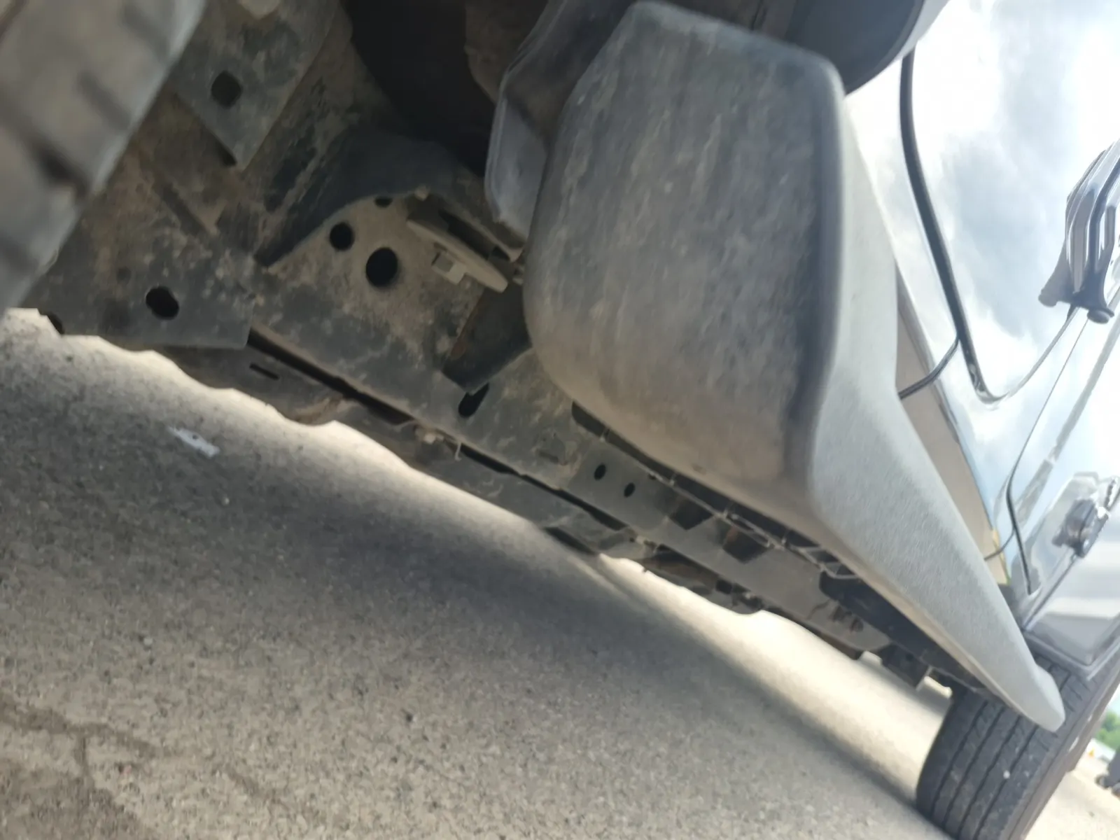 Undercarriage - Passenger Photo