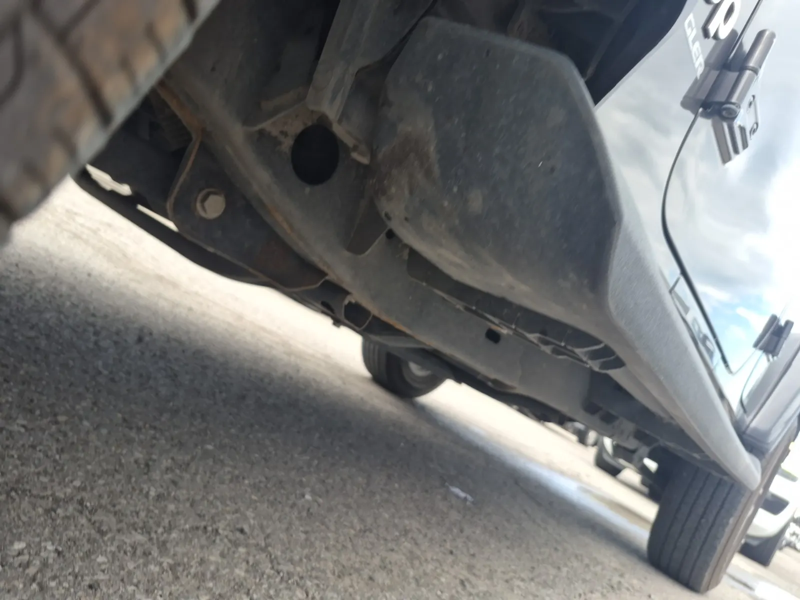 Undercarriage - Driver Photo