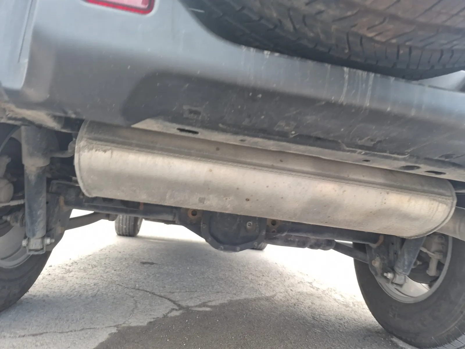 Undercarriage - Rear Photo